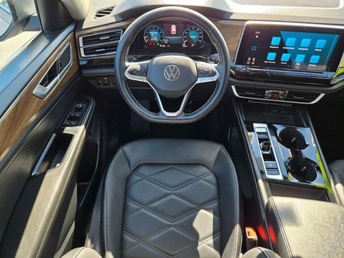 Used 2024 Volkswagen Atlas SE image 11