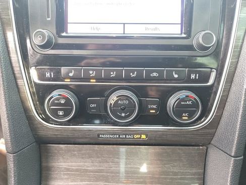 Used 2018 Volkswagen Passat 2.0T SE image 25