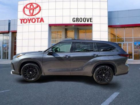 Used 2025 Toyota Highlander XSE AWD/4WD image 2