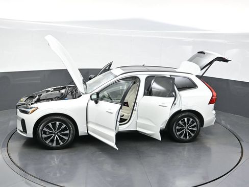 Used 2024 Volvo XC60 B5 Core w/ Protection Package Premier AWD/4WD image 38