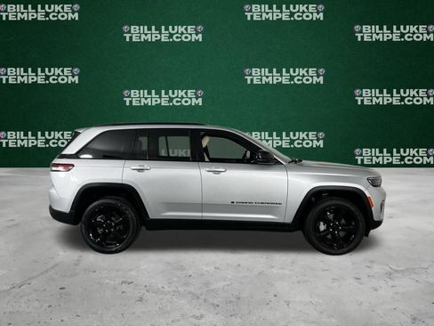 Used 2024 Jeep Grand Cherokee Limited w/ Black Appearance Package image 4