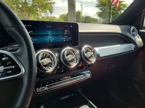 Used 2021 Mercedes-Benz GLB 250 image 27