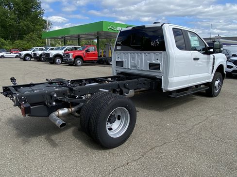 New 2025 Ford F350 XL w/ XL Chrome Package AWD/4WD image 2