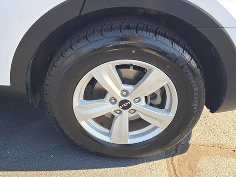 Used 2022 Kia Sorento LX FWD image 12