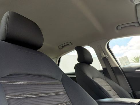Used 2016 Ford Fusion SE FWD image 17