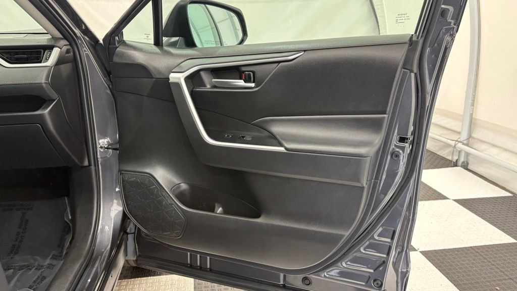 Used 2024 Toyota RAV4 XLE FWD image 22