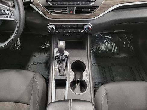 Used 2025 Nissan Altima 2.5 SV FWD image 16