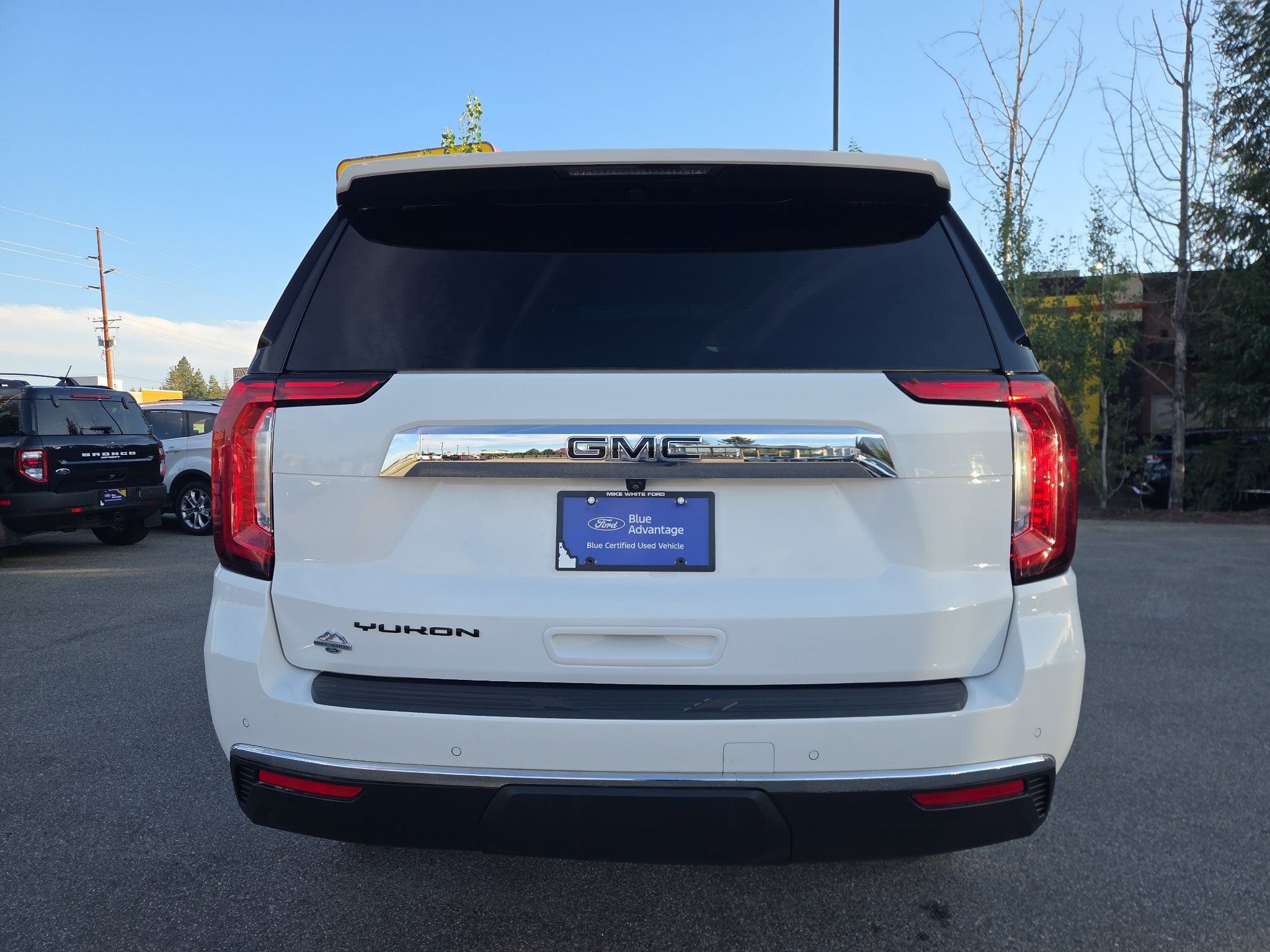 Used 2022 GMC Yukon XL SLT w/ SLT Luxury Package AWD/4WD image 7