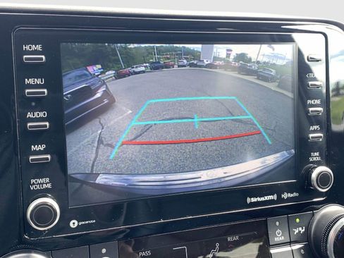Used 2022 Toyota Highlander XLE AWD/4WD image 22