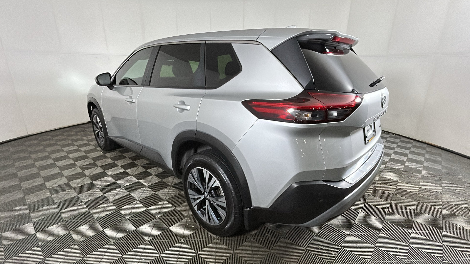 Used 2023 Nissan Rogue SV FWD image 5