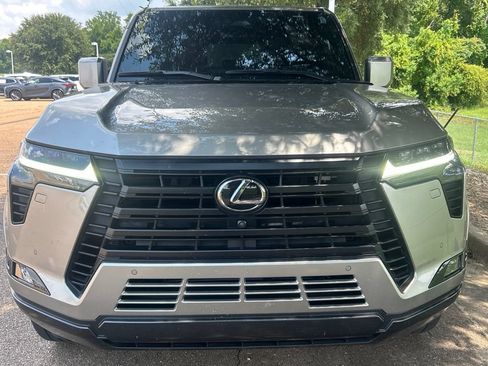 Used 2024 Lexus GX 550 w/ Accessory Package (2T) AWD/4WD image 2