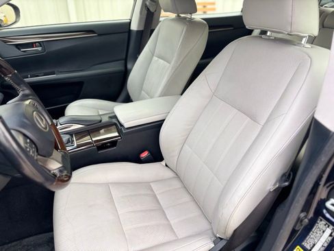 Used 2017 Lexus ES 300h image 11