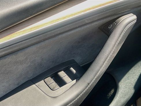 Used 2025 Tesla Model Y Long Range RWD image 18