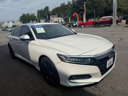 Used 2019 Honda Accord EX image 6