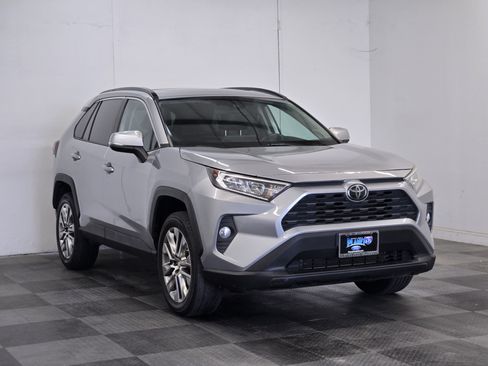 Used 2019 Toyota RAV4 XLE Premium w/ Cold Weather Package FWD image 2