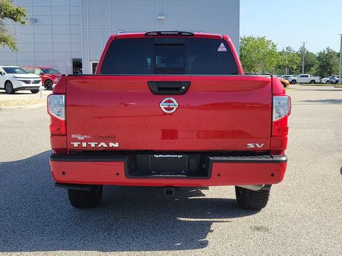 Used 2021 Nissan Titan SV w/ SV Convenience Package RWD image 6