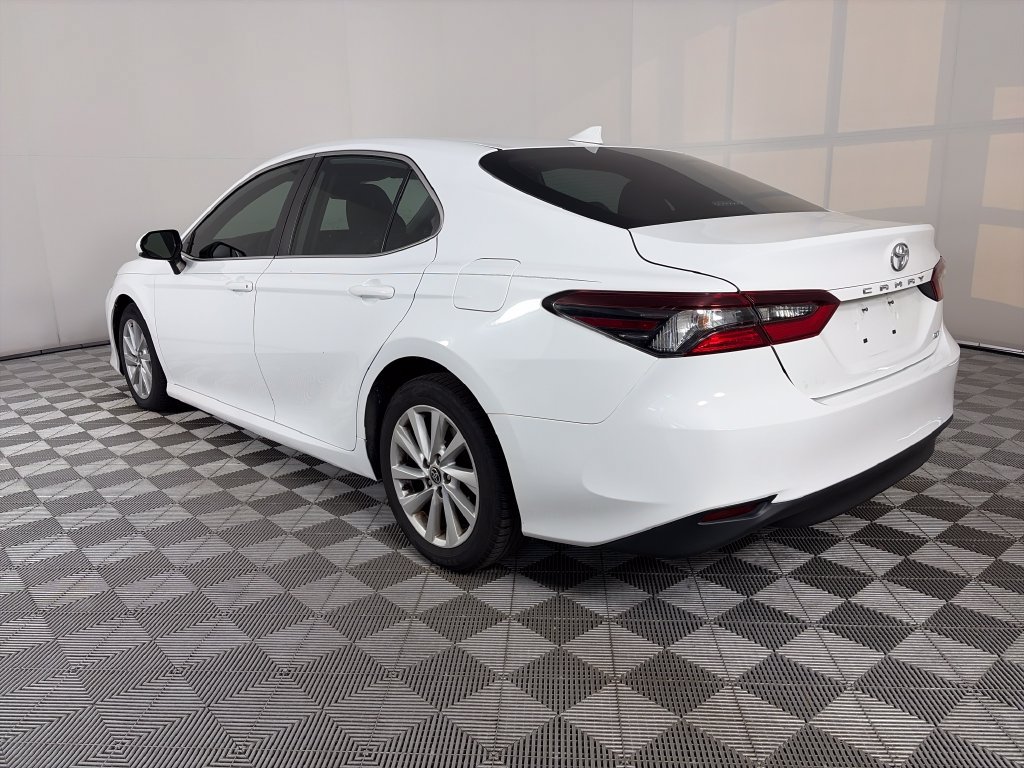 Used 2021 Toyota Camry LE FWD image 5