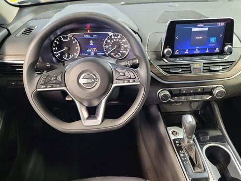 Used 2024 Nissan Altima 2.5 SV image 22