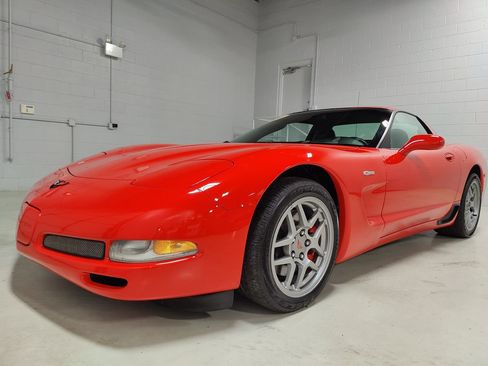 Used 2004 Chevrolet Corvette Z06 w/ Memory Package RWD image 18