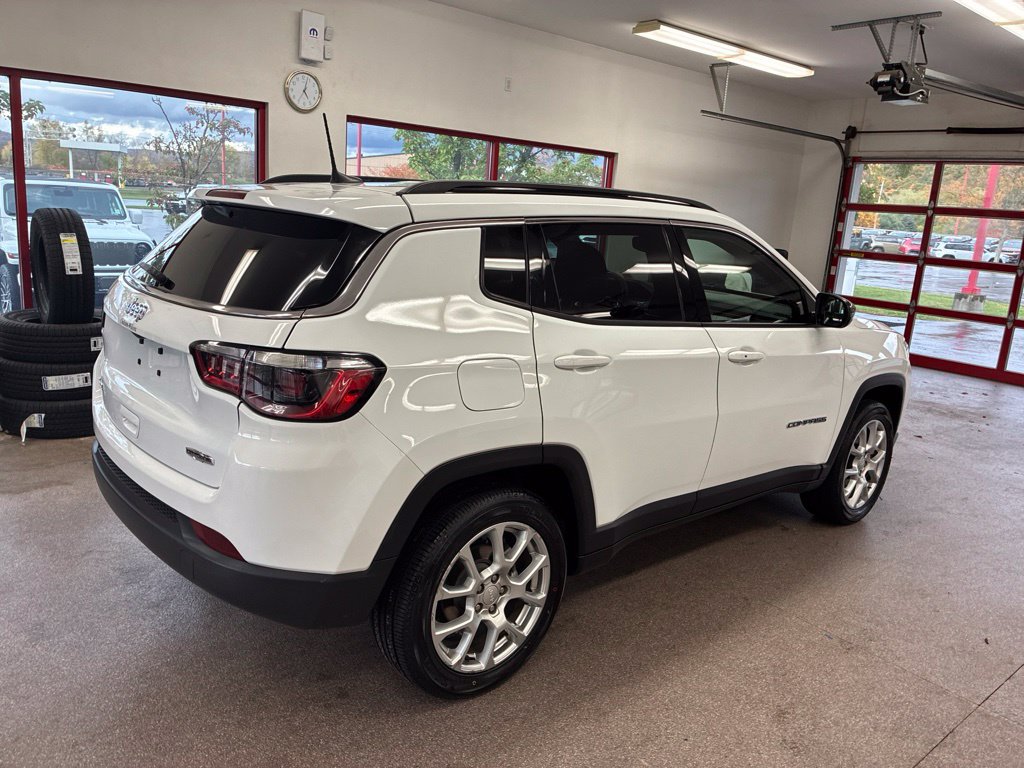 Certified 2023 Jeep Compass Latitude AWD/4WD image 37