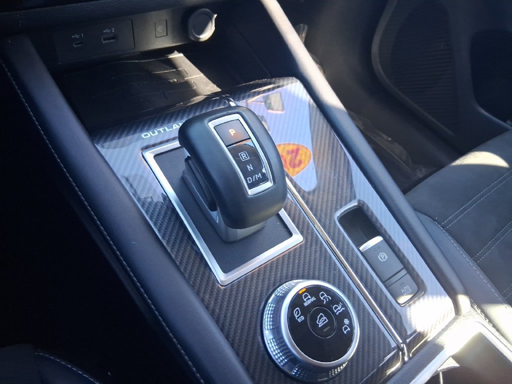 Used 2024 Mitsubishi Outlander FWD image 21