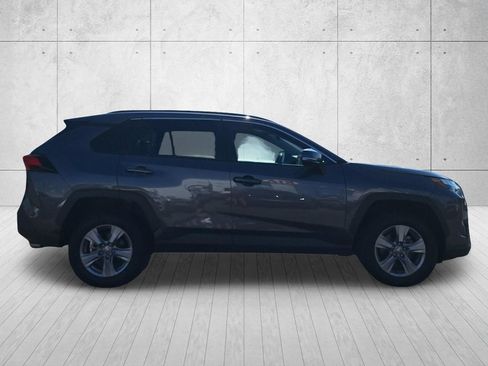 Used 2022 Toyota RAV4 XLE w/ Convenience Package FWD image 4