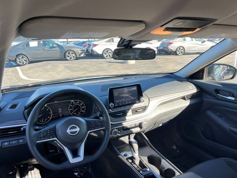 Used 2025 Nissan Altima 2.5 SV image 33