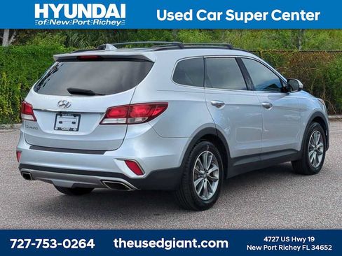 Used 2017 Hyundai Santa Fe SE FWD image 5