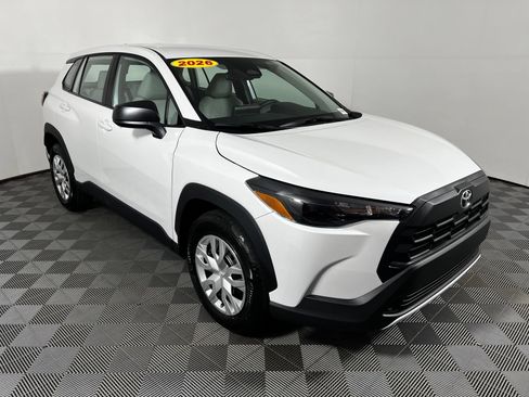 Used 2026 Toyota Corolla Cross L FWD image 3