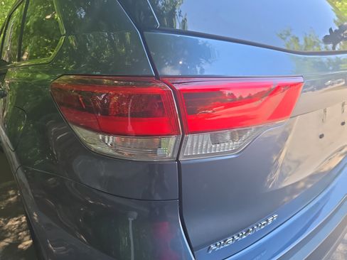 Used 2019 Toyota Highlander XLE FWD image 35