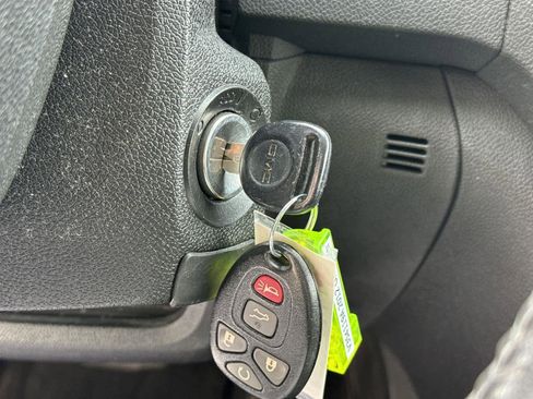 Used 2012 GMC Acadia SLE image 26