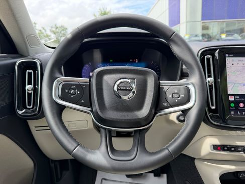 Certified 2023 Volvo XC40 B4 Plus w/ Protection Package Premier FWD image 17