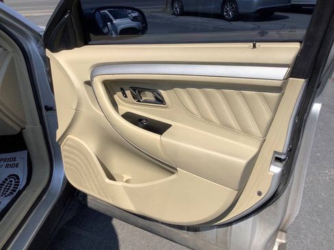 Used 2016 Ford Taurus SE FWD image 31