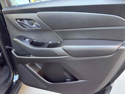 Used 2019 Chevrolet Traverse LT image 58