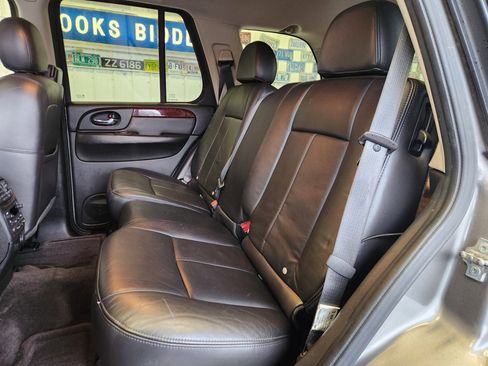 Used 2009 GMC Envoy Denali w/ Sun And 6-Disc Cd Package image 6