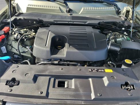 Used 2022 Land Rover Defender 110 SE image 29