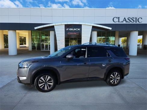 Used 2023 Nissan Pathfinder SL image 4