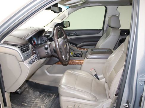 Used 2019 Chevrolet Suburban Premier w/ Max Trailering Package image 18