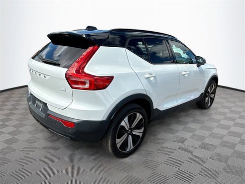 Used 2023 Volvo XC40 Recharge Plus image 6