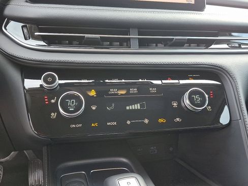 Certified 2025 INFINITI QX60 Luxe image 17