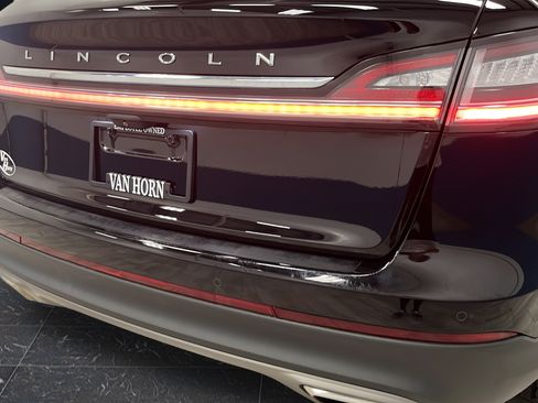Used 2023 Lincoln Nautilus AWD w/ Premium Package image 38