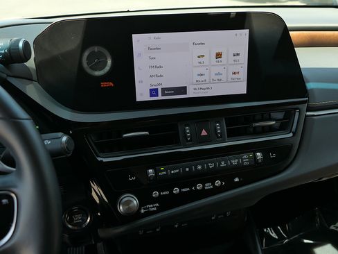 Used 2024 Lexus ES 350 w/ Premium Package FWD image 18
