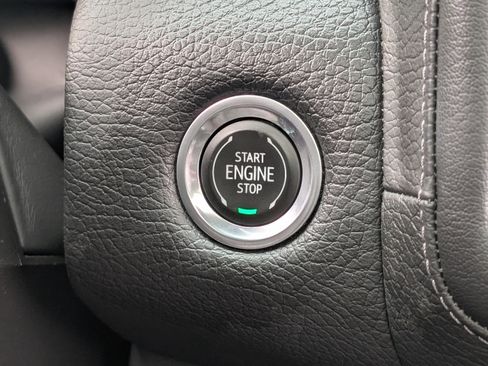 Used 2023 GMC Yukon XL Denali AWD/4WD image 32