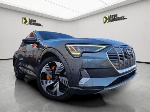 Used 2019 Audi e-tron Prestige w/ Prestige Package image 1