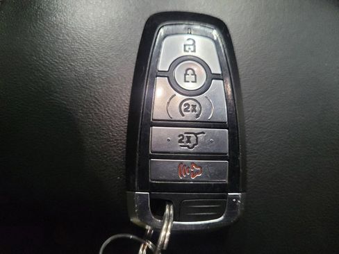 Used 2021 Ford Explorer Limited w/ Equipment Group 301A AWD/4WD image 32