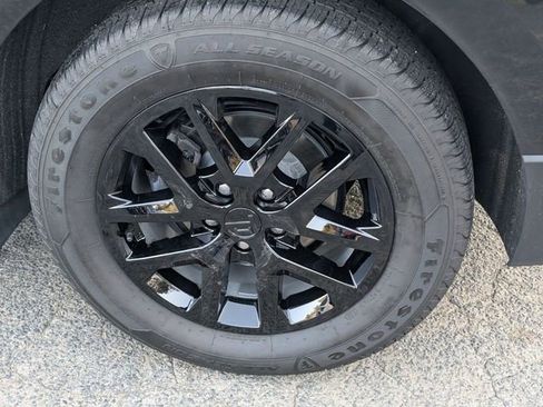 Used 2023 Chevrolet Equinox LT w/ Driver Convenience Package image 8