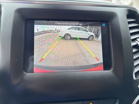 Used 2021 Jeep Cherokee Altitude image 19