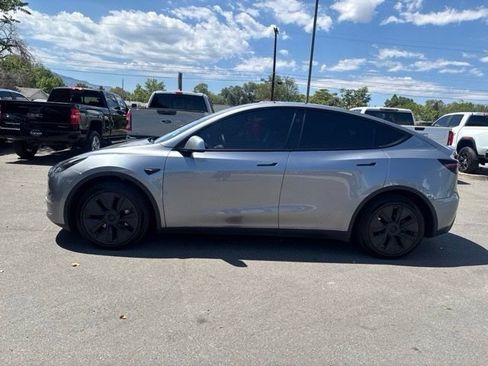 Used 2025 Tesla Model Y Long Range AWD/4WD image 3
