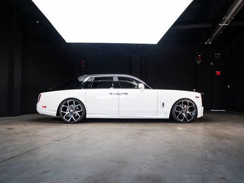Used 2022 Rolls-Royce Phantom Sedan w/ The Phantom Package RWD image 12
