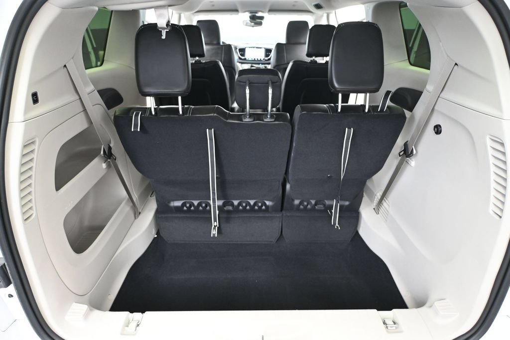 Used 2024 Chrysler Pacifica Touring-L FWD image 31